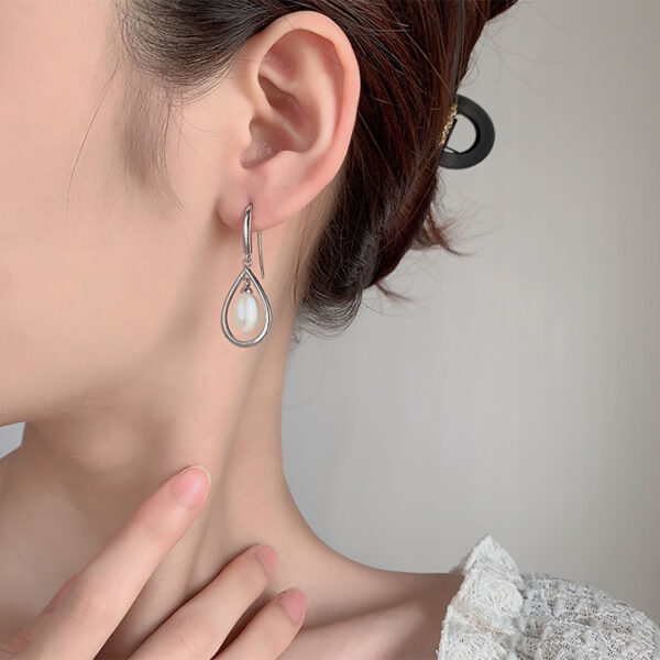 Droplet Shaped Silver Pearl Bridal Earrings - Image 2