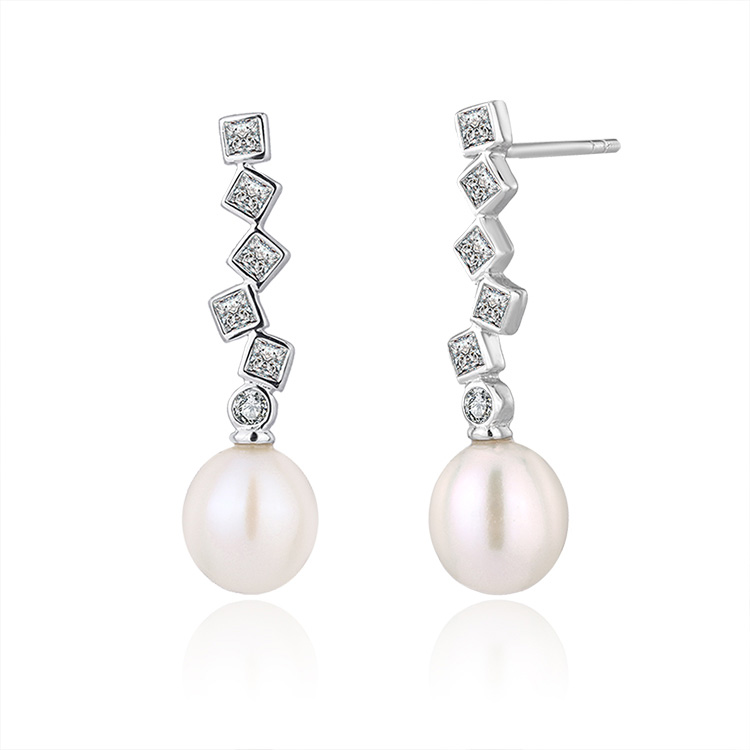 Square-Shaped Diamonds Settings Pearl Earrings