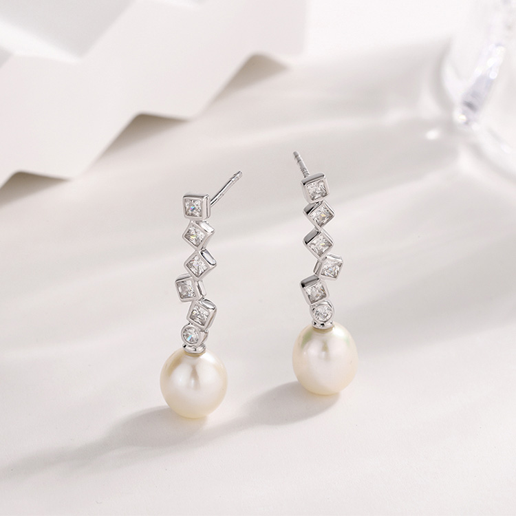 Square-Shaped Diamonds Settings Pearl Earrings - Image 3