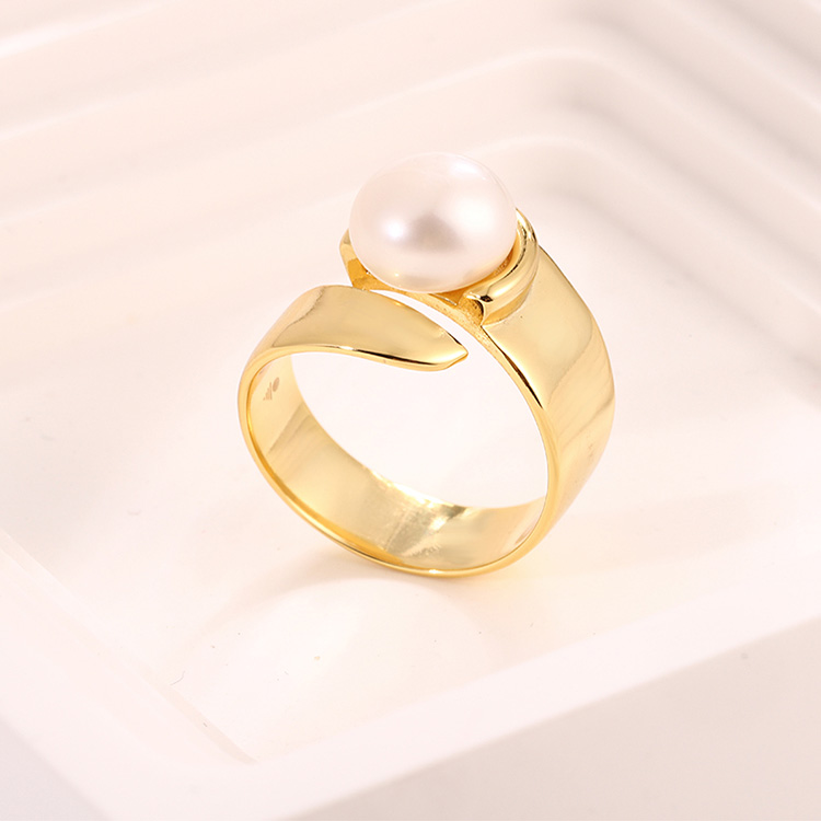 Simple Single Pearl Embellishment Gold Ring - Image 4