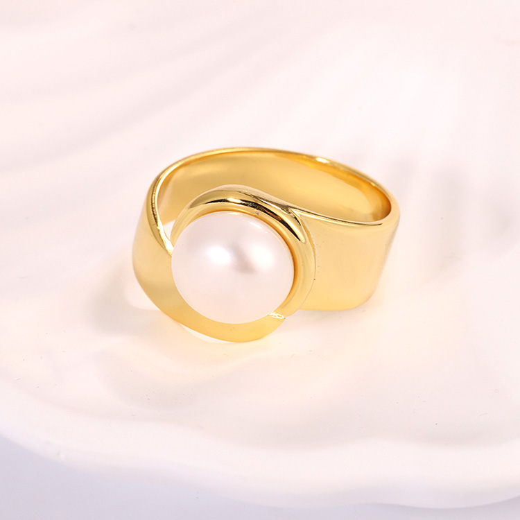 Simple Single Pearl Embellishment Gold Ring - Image 5