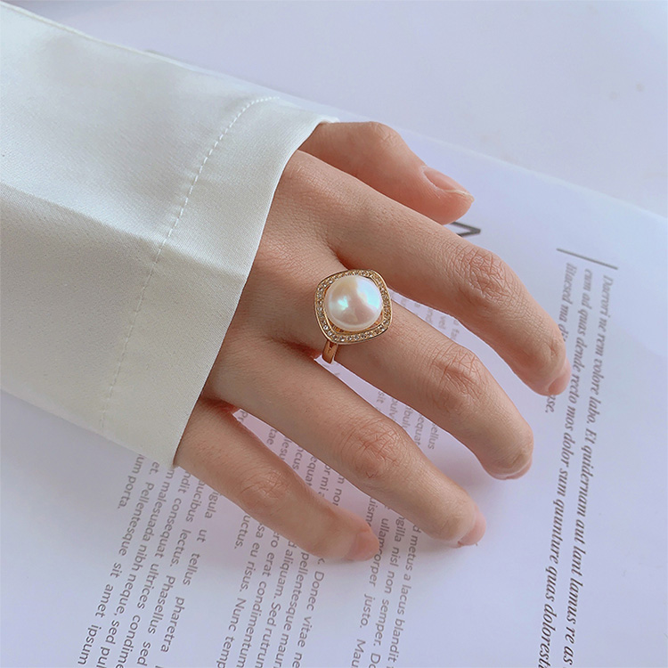 Round Vintage Gold Pearl Ring - Image 2