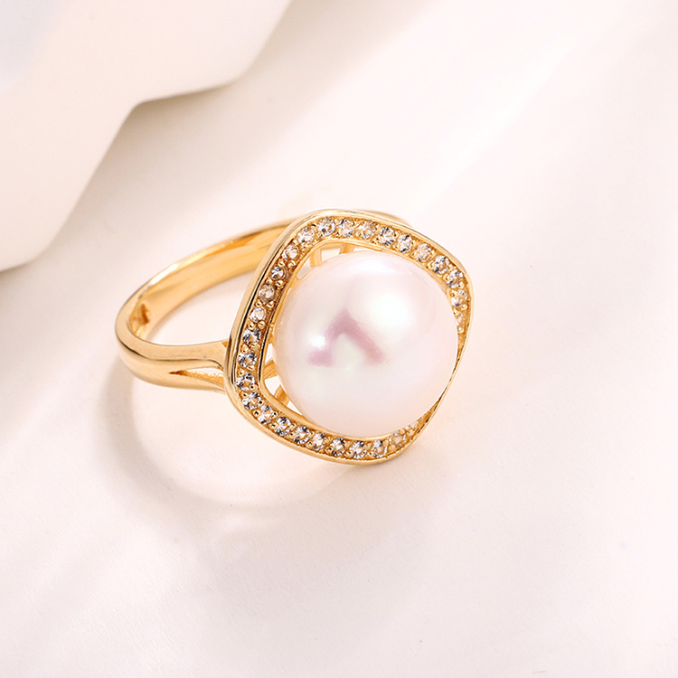 Round Vintage Gold Pearl Ring - Image 6
