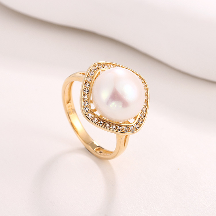 Round Vintage Gold Pearl Ring - Image 4