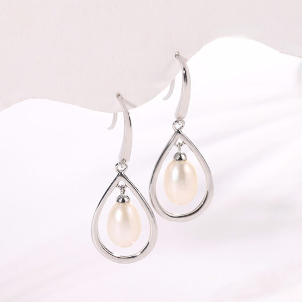 Droplet Shaped Silver Pearl Bridal Earrings - Image 4