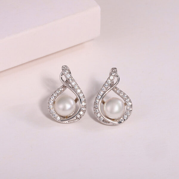 Twists Teardrop Shape Pearl Earrings - Image 3