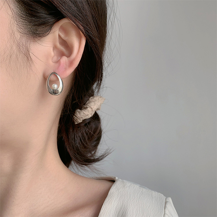 Teardrop-Shaped Sterling Silver Pearl Earrings - Image 2