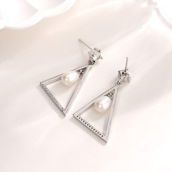 Hollow Triangular Oval-Shaped Pearl Earrings - Image 4
