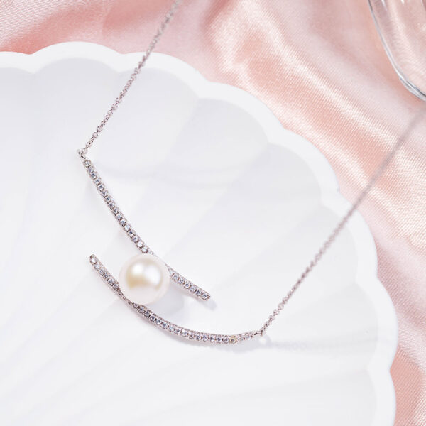 Curved Sterling Silver Pearl Necklace - Image 4