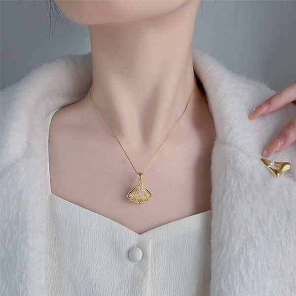 Seashell Single Pearl Gold Pendant - Image 2