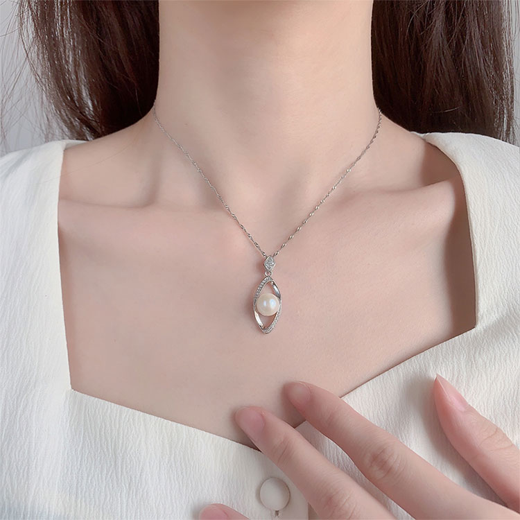 Marquise Shaped Women's Pearl Pendant - Image 2
