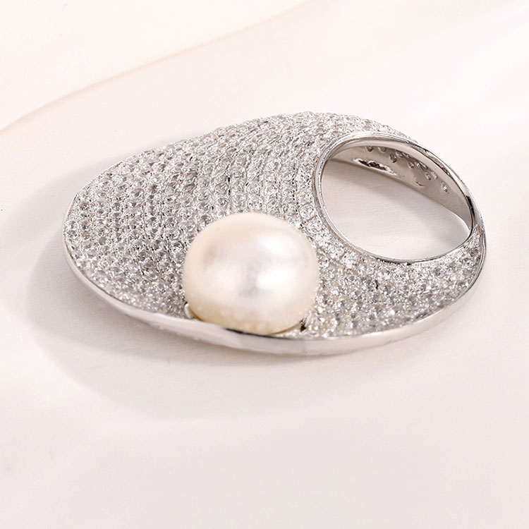 Large Circular Silver Freshwater Pearl Pendant - Image 4