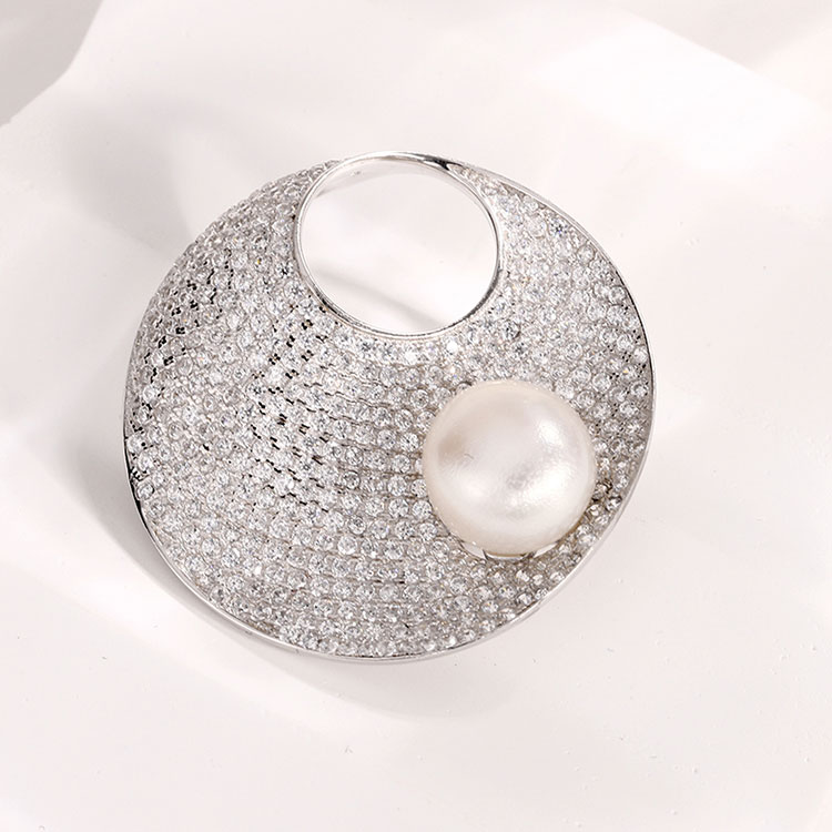 Large Circular Silver Freshwater Pearl Pendant - Image 5