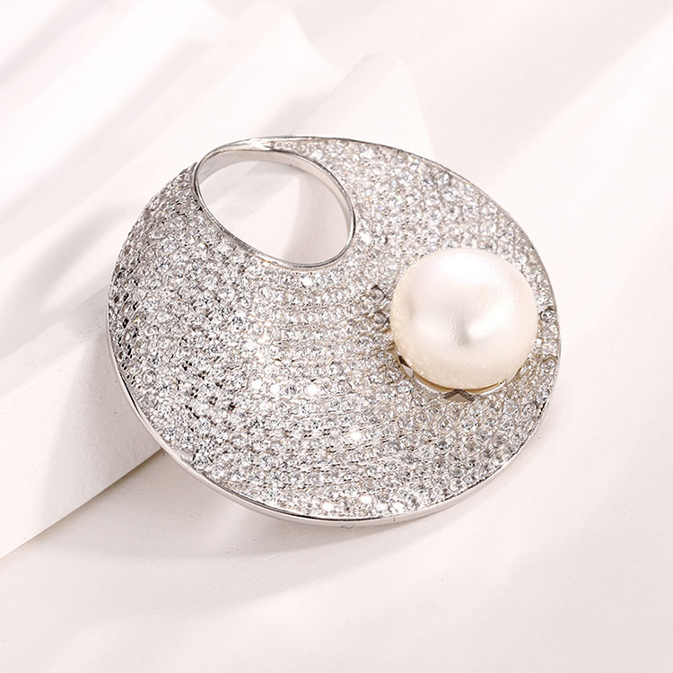 Large Circular Silver Freshwater Pearl Pendant - Image 6