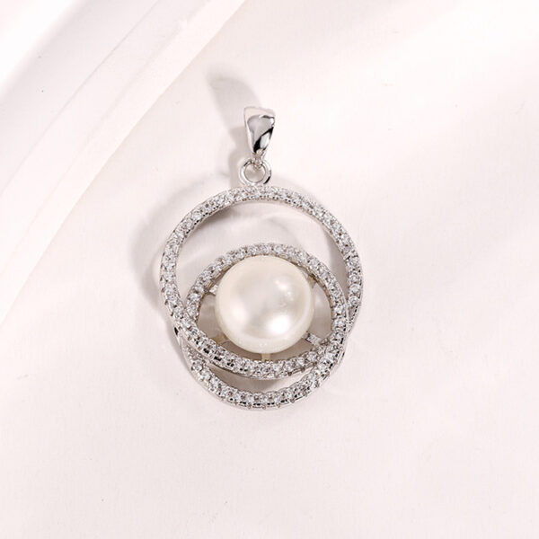 Interlocked Circular White Gold Pearl Pendant - Image 5