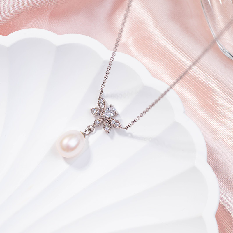 Five Petals Pearl Flower Necklace - Image 4