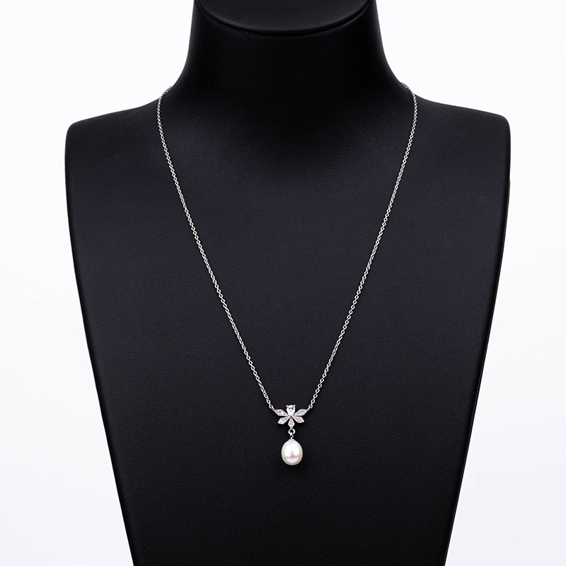 Five Petals Pearl Flower Necklace - Image 2